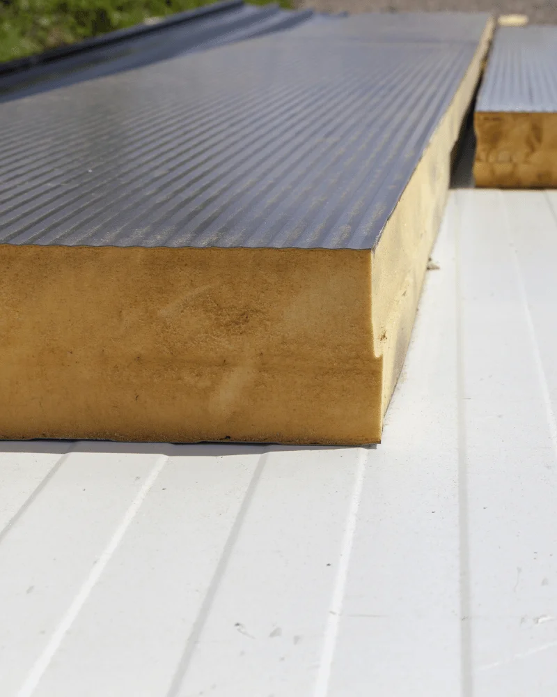 Instalacion de planchas de panel sandwich en Madrid